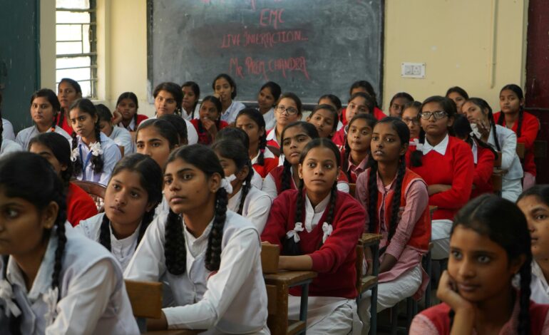 Sekolah Tanpa Guru: Bagaimana Pendidikan Mandiri di India Menciptakan Siswa Otodidak